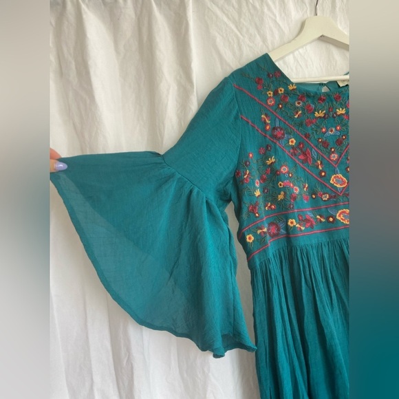 Umgee Boho Bliss Mandy and Ally Embroirdered Bell Sleeve
Dress Size Medium - Picture 8 of 16